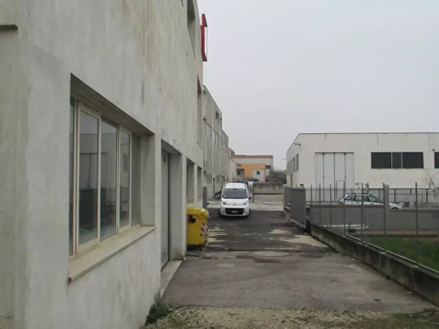 Immagine 6 di Capannone industriale in vendita  a Senigallia