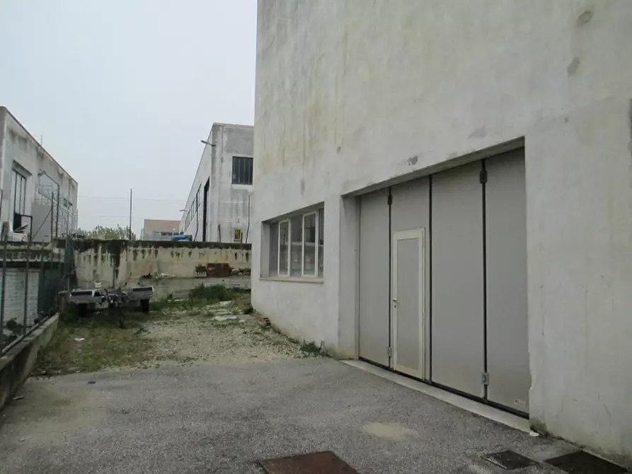 Immagine 7 di Capannone industriale in vendita  a Senigallia