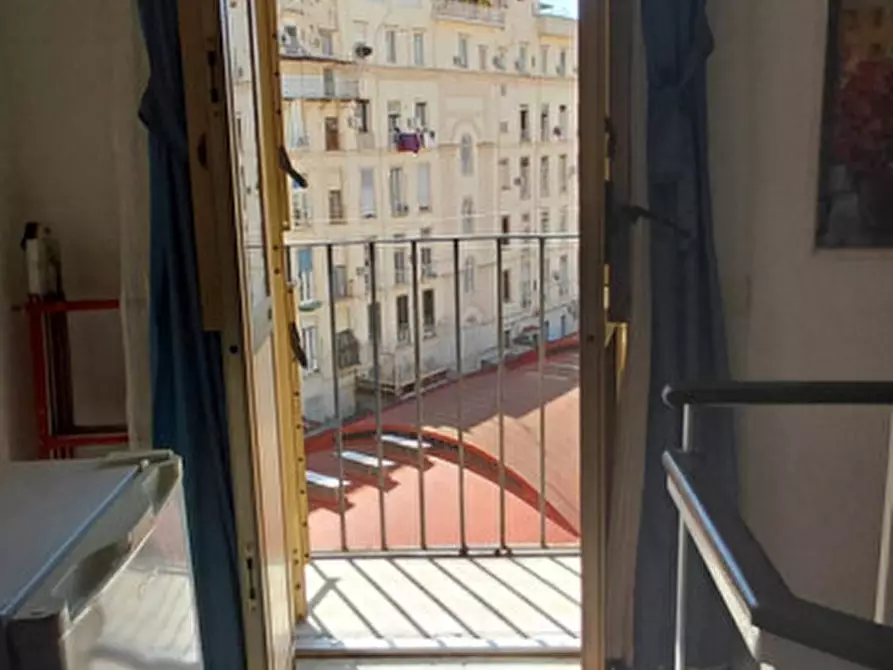 Immagine 1 di Appartamento in affitto  in Piazza Amedeo a Napoli