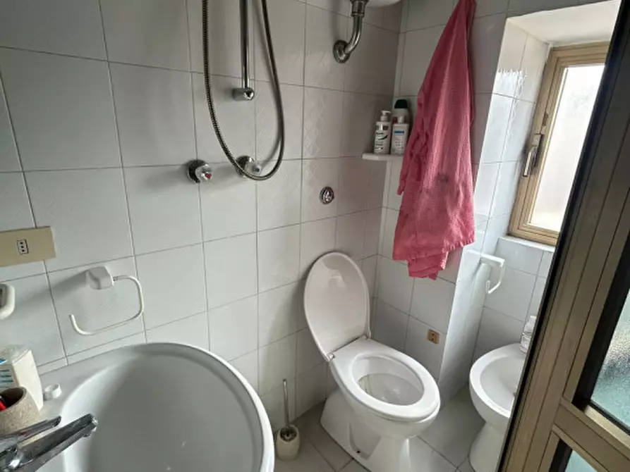 Immagine 14 di Appartamento in affitto  in Piazza Amedeo a Napoli