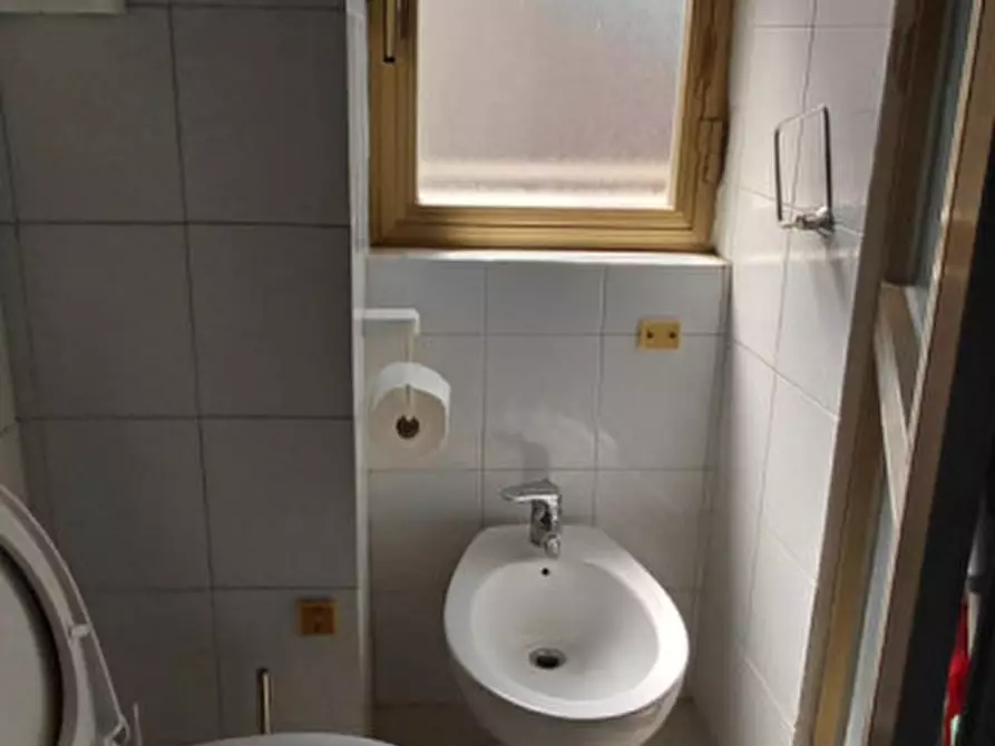Immagine 18 di Appartamento in affitto  in Piazza Amedeo a Napoli