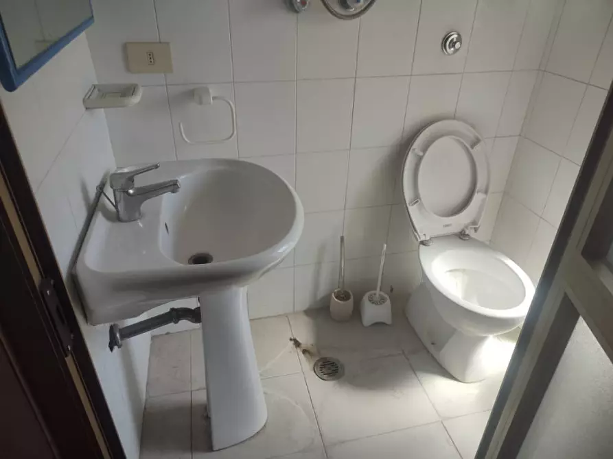 Immagine 26 di Appartamento in affitto  in Piazza Amedeo a Napoli