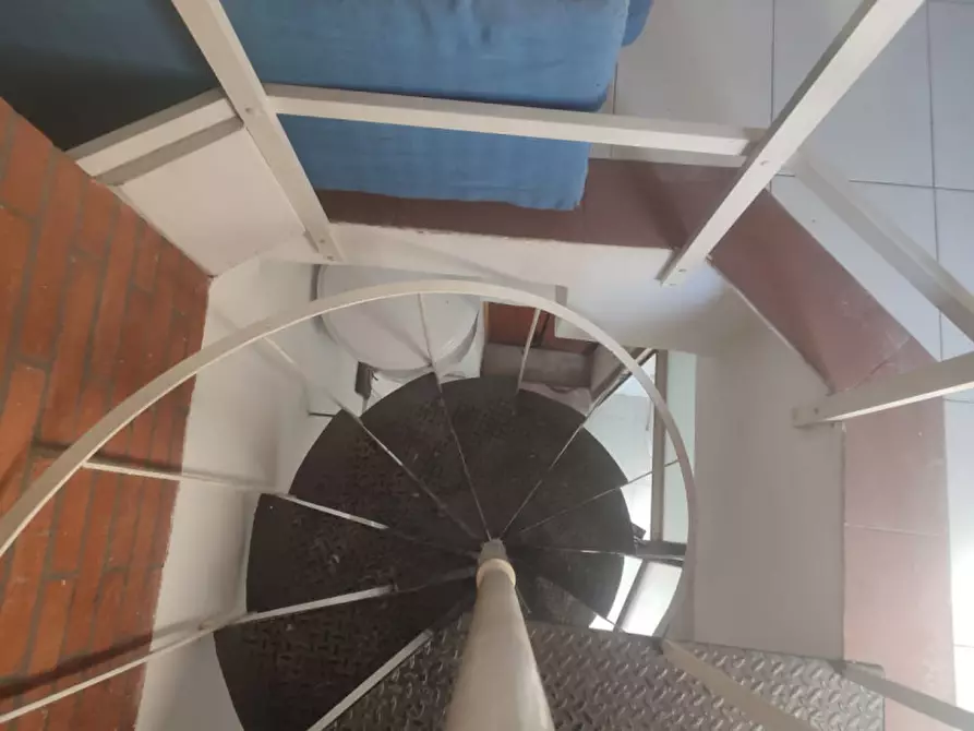 Immagine 29 di Appartamento in affitto  in Piazza Amedeo a Napoli