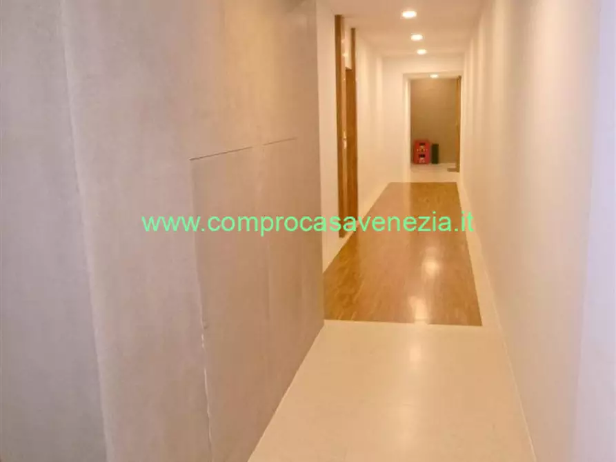 Immagine 9 di Appartamento in vendita  in QUERINI a Venezia