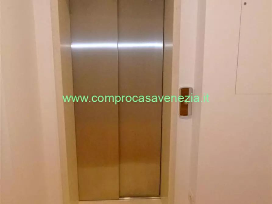 Immagine 16 di Appartamento in vendita  in QUERINI a Venezia