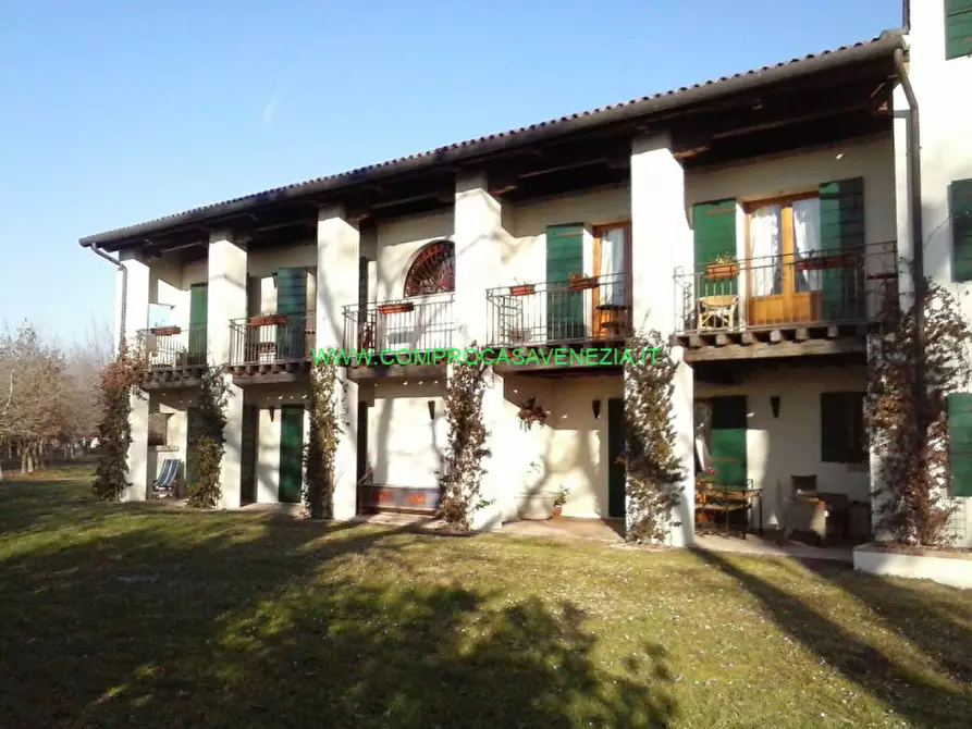 Immagine 1 di Bed & Breakfast in vendita  in sile a Spresiano