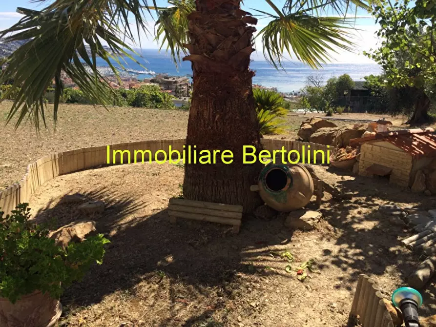 Immagine 2 di Villa in vendita  in via de amicis a San Remo