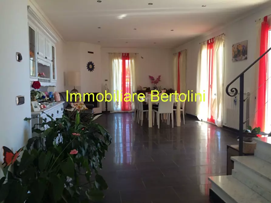 Immagine 3 di Villa in vendita  in via de amicis a San Remo