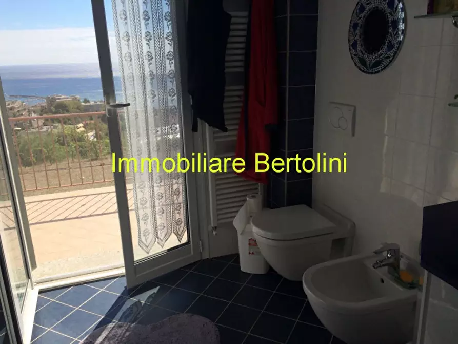 Immagine 7 di Villa in vendita  in via de amicis a San Remo