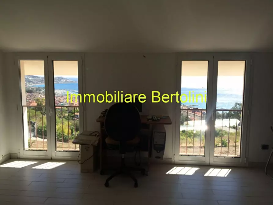 Immagine 13 di Villa in vendita  in via de amicis a San Remo