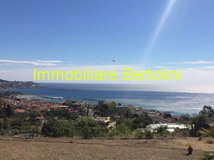 Immagine 16 di Villa in vendita  in via de amicis a San Remo