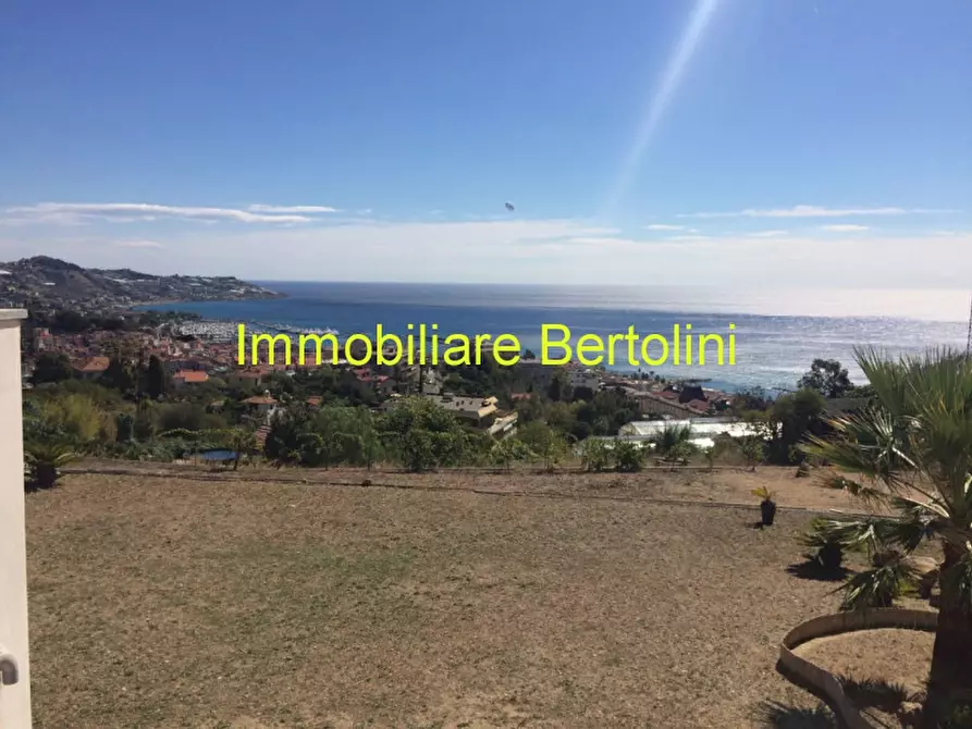 Immagine 17 di Villa in vendita  in via de amicis a San Remo