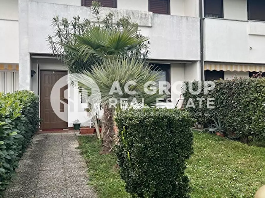 Immagine 1 di Villetta a schiera in vendita  in Via Caio Giulio Cesare a Saronno