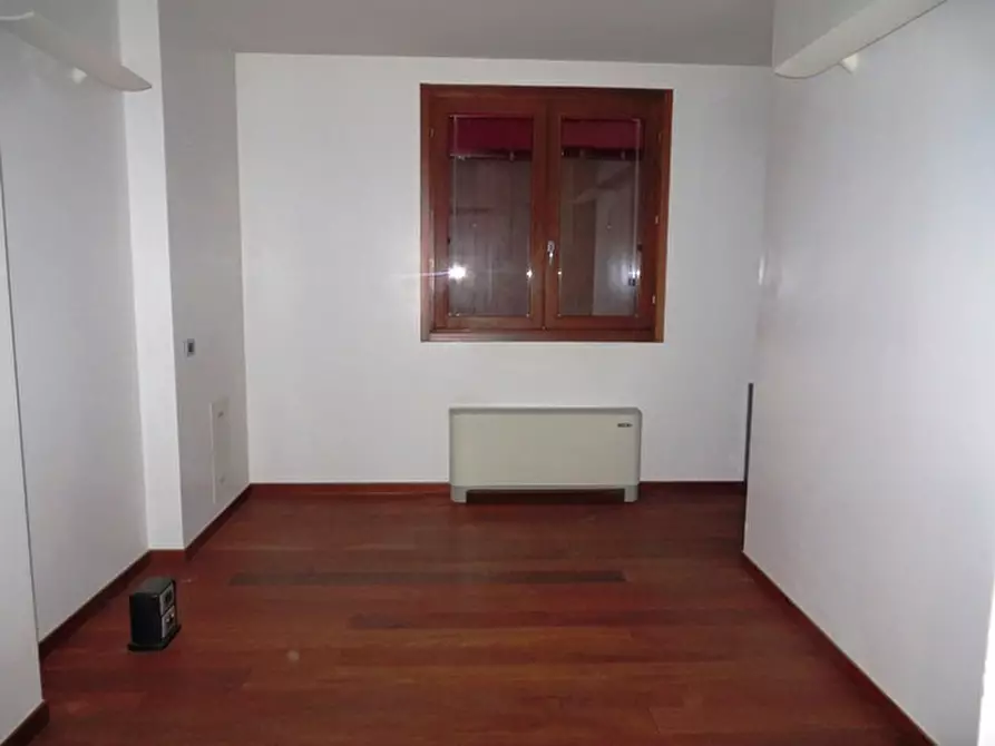 Immagine 8 di Ufficio in vendita  in via Treviso a Parma