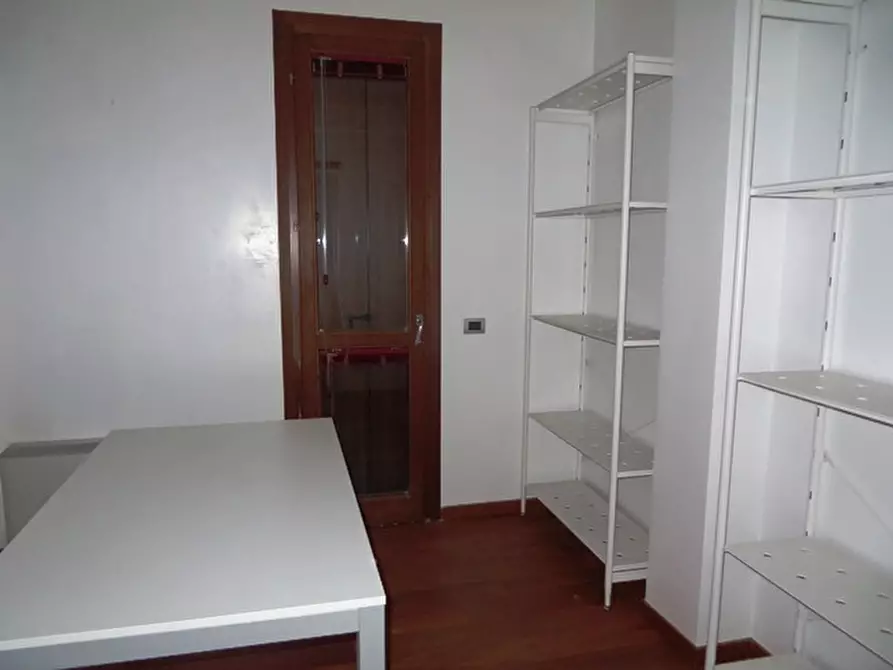 Immagine 10 di Ufficio in vendita  in via Treviso a Parma