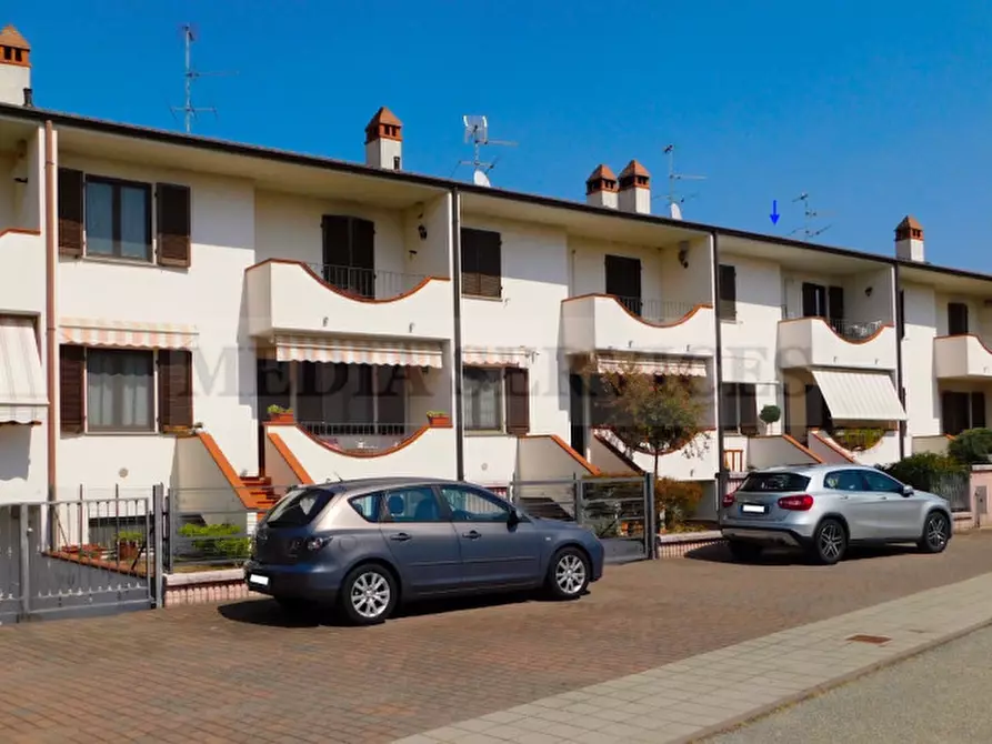 Immagine 1 di Villa in vendita  in via Vigevano n° 78 a Sannazzaro De' Burgondi