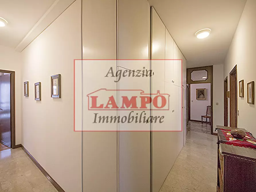 Immagine 1 di Appartamento in vendita  in VIA UMBERTO I a Padova