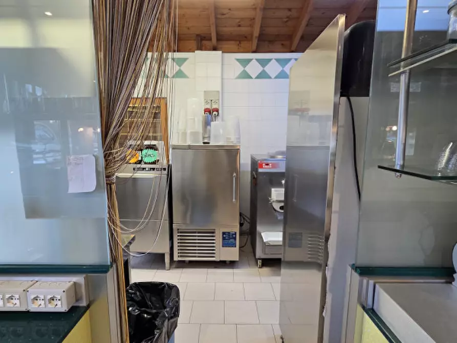 Immagine 6 di Attività commerciale in vendita  in Via Placido Cortese a Rovigo