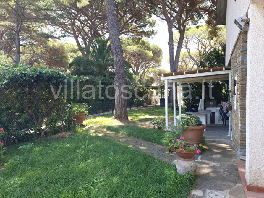 Immagine 2 di Casa trifamiliare in vendita  in Strada delle Rocchette a Castiglione Della Pescaia