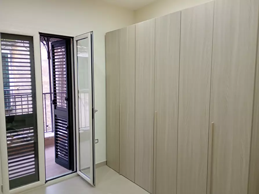 Immagine 14 di Appartamento in affitto  in Piazza Museo a Napoli