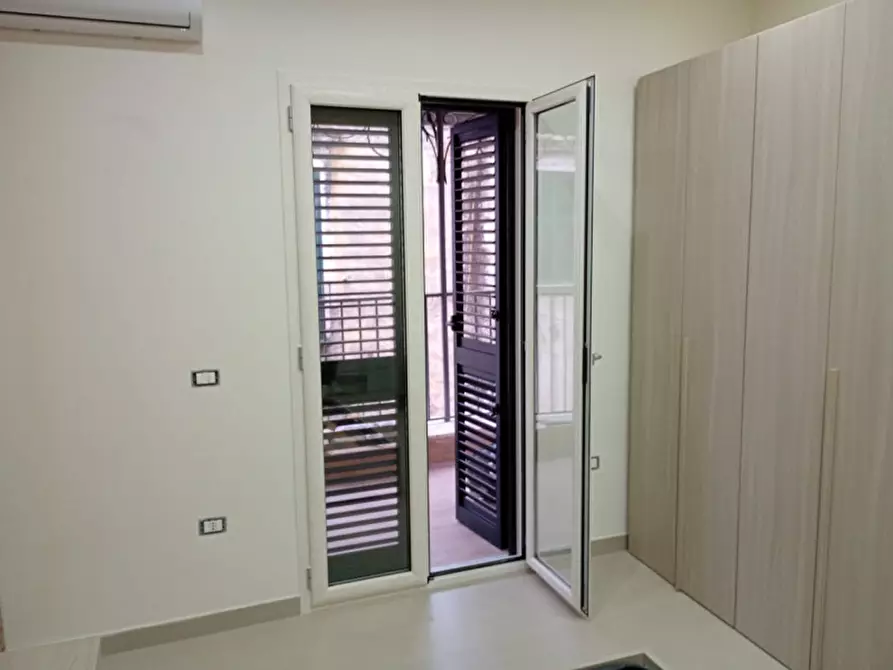 Immagine 15 di Appartamento in affitto  in Piazza Museo a Napoli