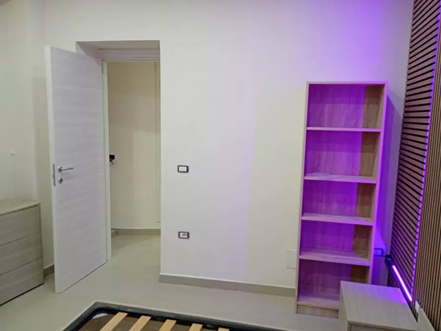 Immagine 27 di Appartamento in affitto  in Piazza Museo a Napoli