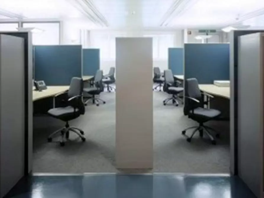 Immagine 11 di Ufficio in affitto  in VIA CAMPANIA a Monza