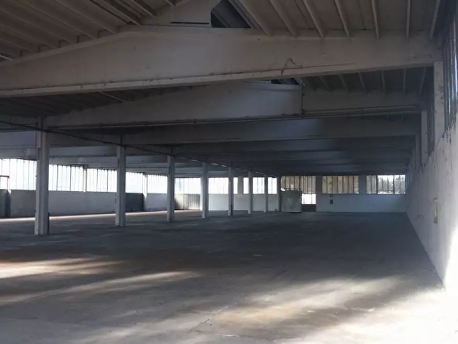 Immagine 9 di Capannone industriale in vendita  in VIA PODGORA a Vimercate