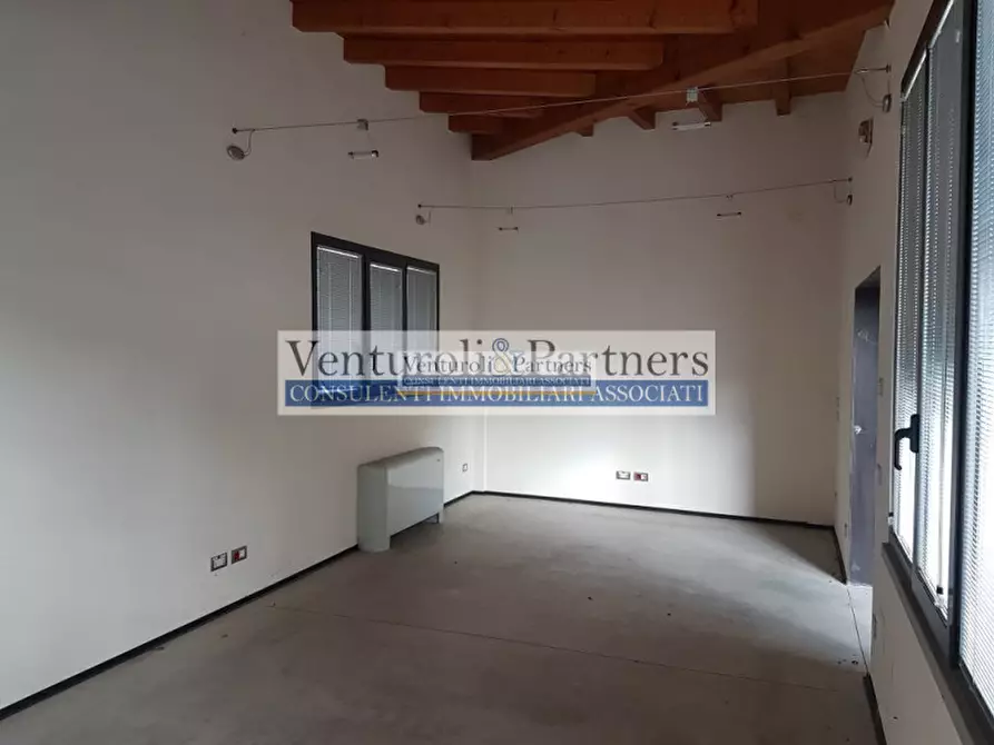 Immagine 12 di Ufficio in vendita  in via divisione acqui a Brescia