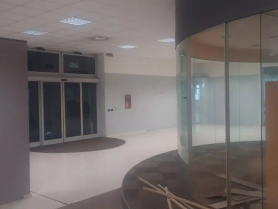 Immagine 2 di Negozio in affitto  in STRADA ANTICA CASSANESE a Vignate