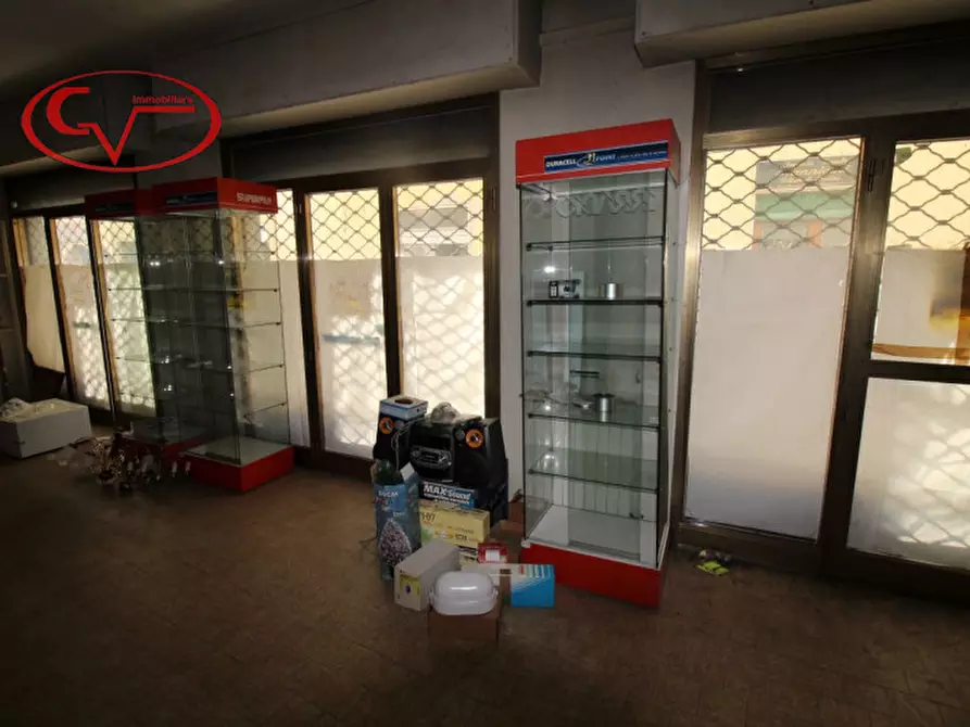 Immagine 5 di Negozio in affitto  in via Oberdan a Bucine