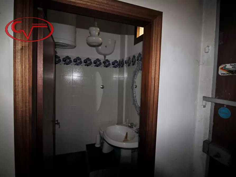 Immagine 11 di Negozio in affitto  in via Oberdan a Bucine