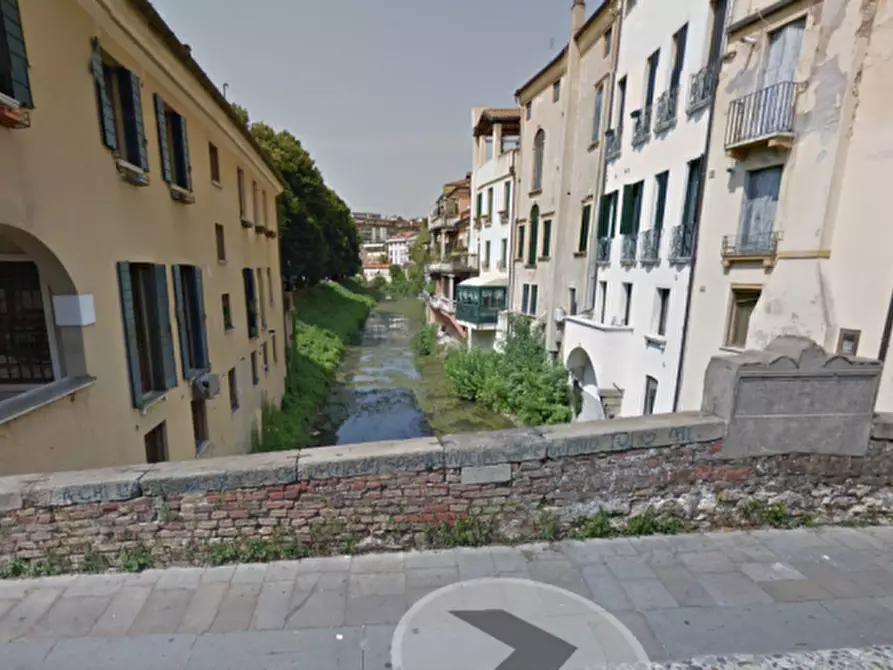 Immagine 1 di Palazzo in vendita  in via tolomei a Padova