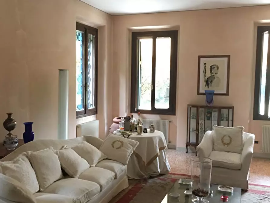 Immagine 1 di Villa in vendita  in Via Romeo Vitali a Pederobba