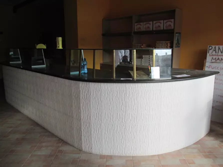 Immagine 3 di Negozio in vendita  a Senigallia