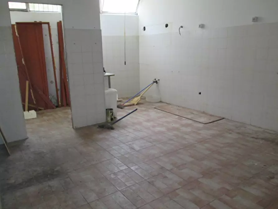 Immagine 8 di Negozio in vendita  a Senigallia