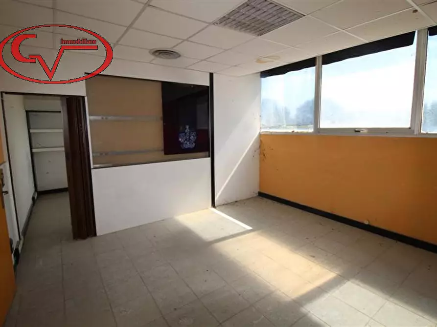 Immagine 7 di Ufficio in affitto  a Terranuova Bracciolini
