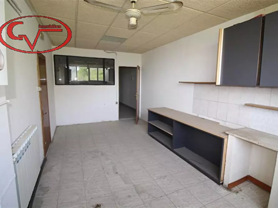 Immagine 19 di Ufficio in affitto  a Terranuova Bracciolini