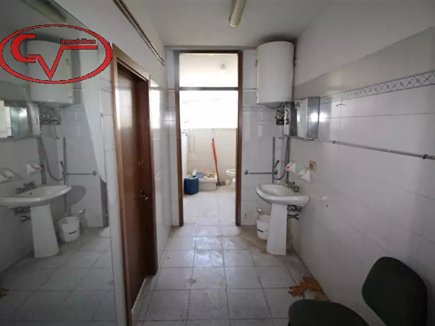 Immagine 27 di Ufficio in affitto  a Terranuova Bracciolini