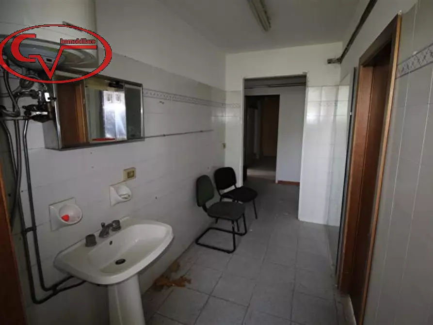 Immagine 29 di Ufficio in affitto  a Terranuova Bracciolini