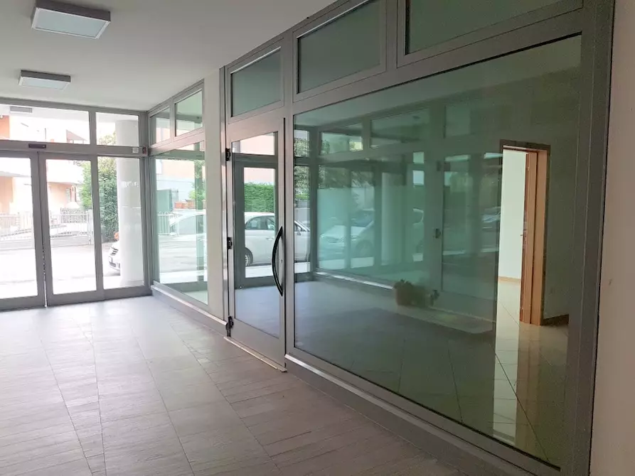 Immagine 2 di Negozio in affitto  in via trieste a Mestrino