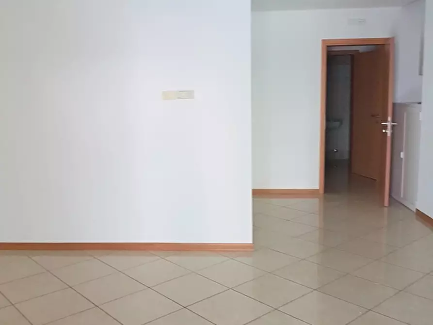 Immagine 4 di Negozio in affitto  in via trieste a Mestrino