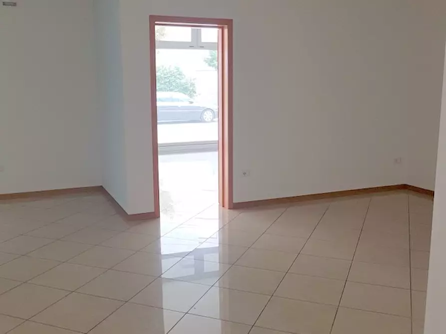 Immagine 7 di Negozio in affitto  in via trieste a Mestrino