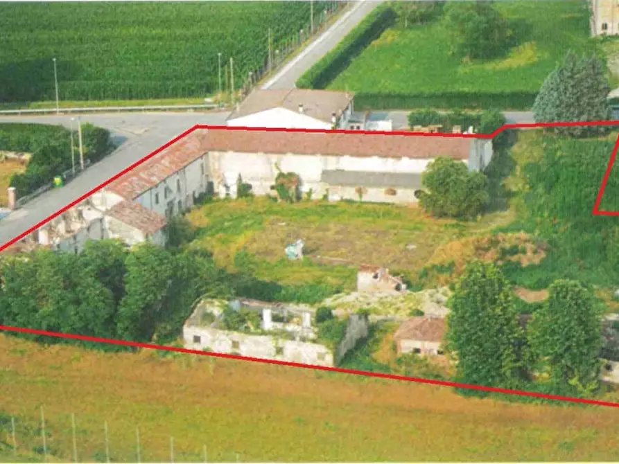 Immagine 3 di Palazzo in vendita  in Via Canossa a Mozzecane