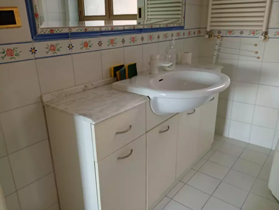 Immagine 35 di Appartamento in affitto  in Via Annunziata 28 a Napoli