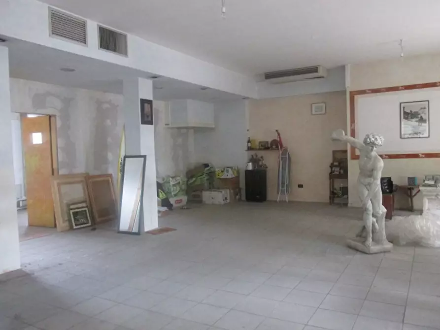 Immagine 2 di Attività commerciale in vendita  a Cesena