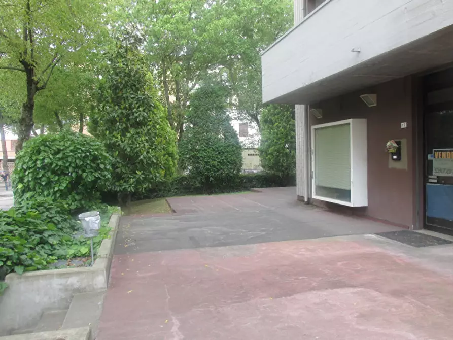 Immagine 4 di Attività commerciale in vendita  a Cesena