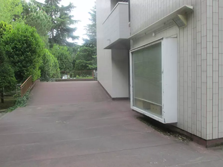 Immagine 5 di Attività commerciale in vendita  a Cesena