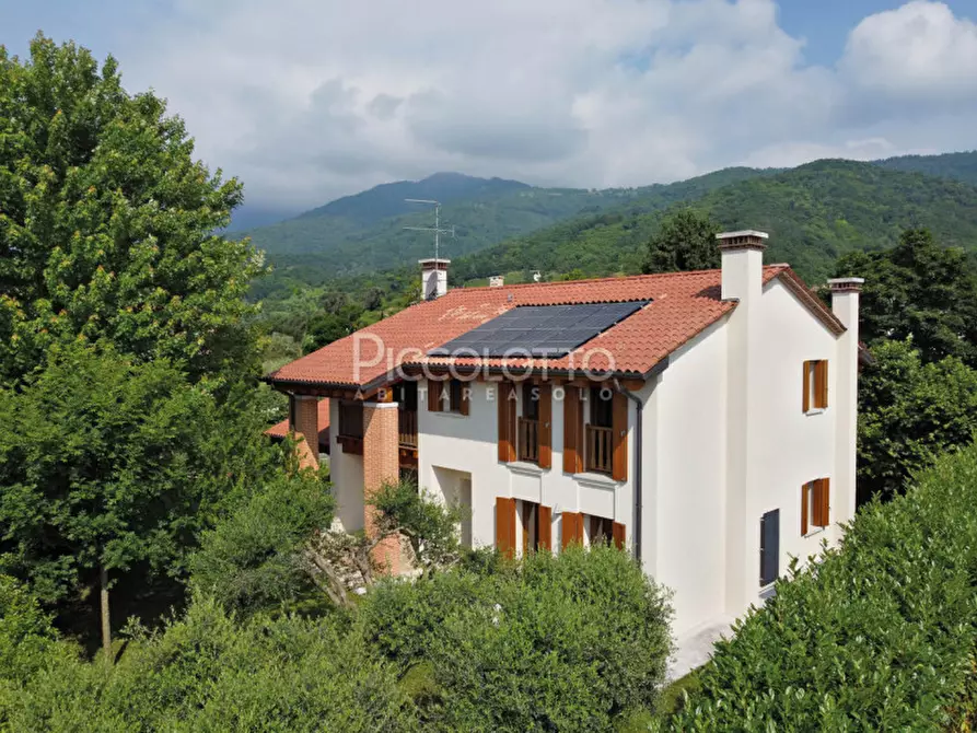 Immagine 2 di Villa in vendita  in Via San Pio X a Cavaso Del Tomba