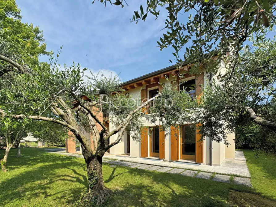 Immagine 3 di Villa in vendita  in Via San Pio X a Cavaso Del Tomba